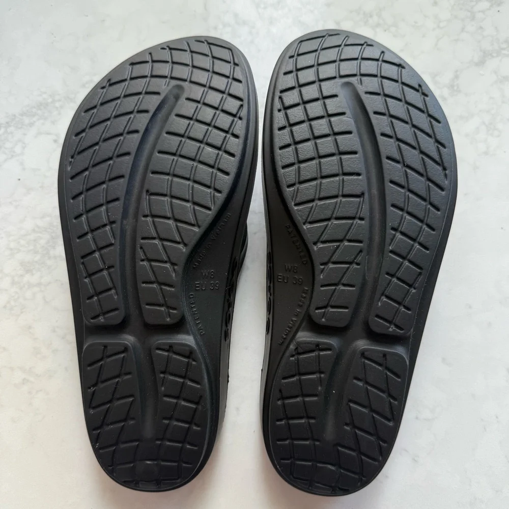 OOFOS Women's OOLALA Sandals Black Size 8 EUC - Picture 8 of 9